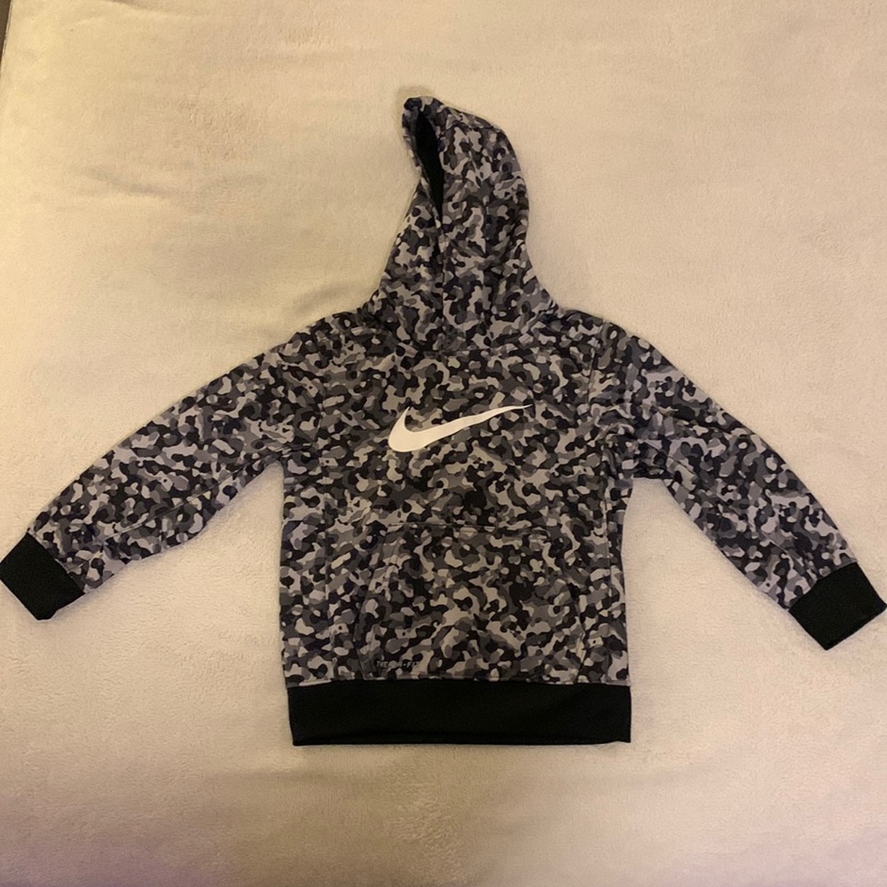 Nike Boys Therma Fit hoodie